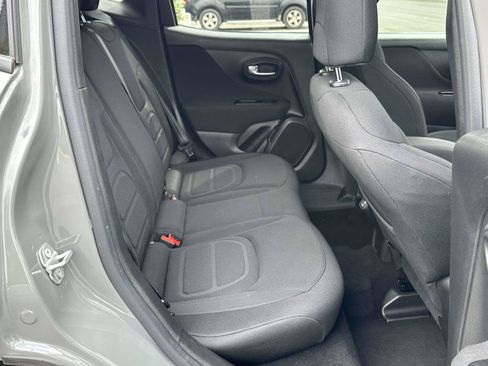 Used 2021 Jeep Renegade Latitude FWD image 7