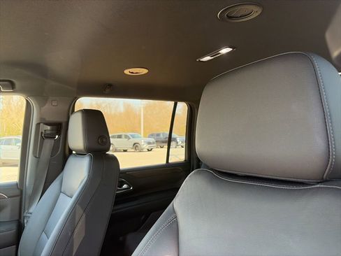 Used 2022 Chevrolet Suburban Z71 AWD/4WD image 22