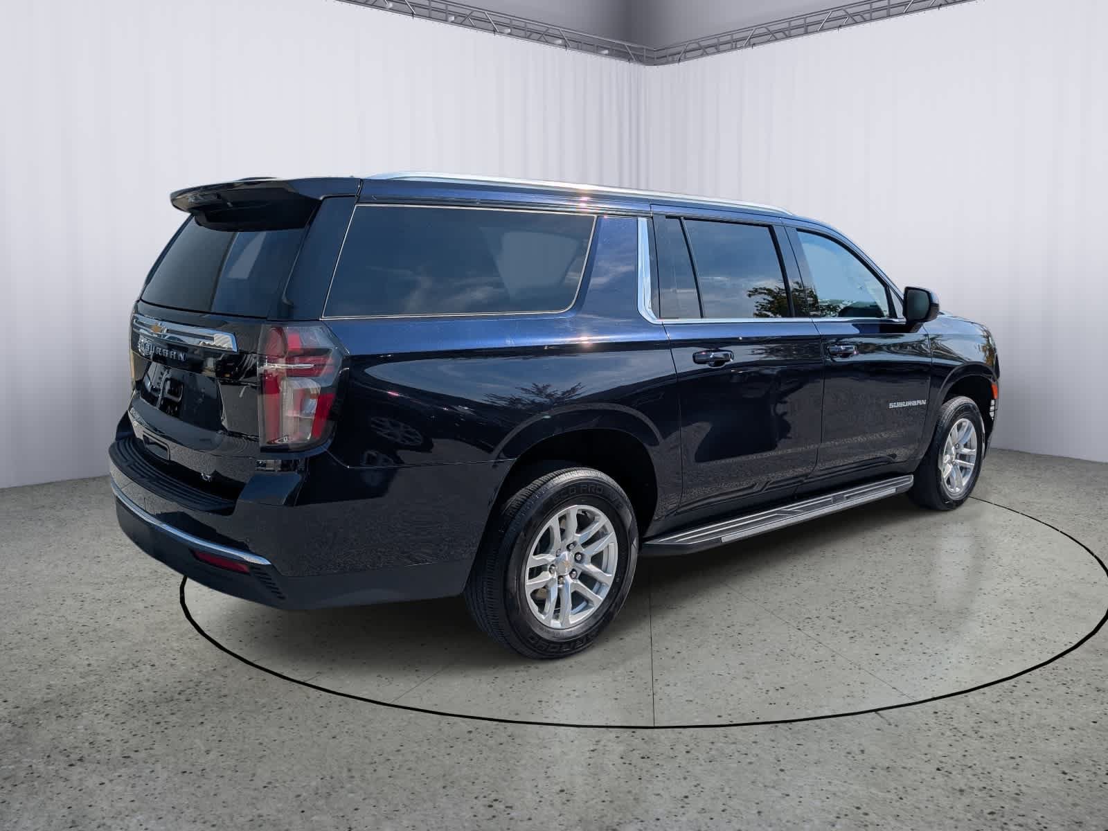 Used 2023 Chevrolet Suburban LT AWD/4WD image 3