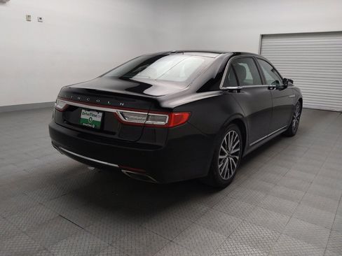 Used 2017 Lincoln Continental Select image 9