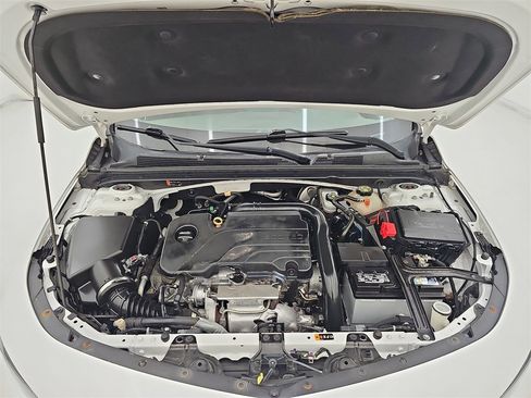 Used 2018 Chevrolet Malibu LT w/ Leather Package image 35