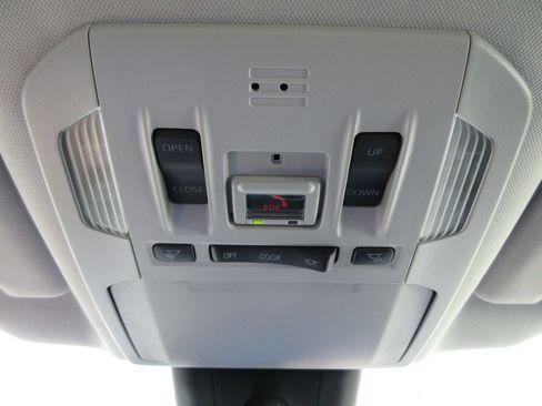 Used 2022 Toyota Highlander XLE AWD/4WD image 31