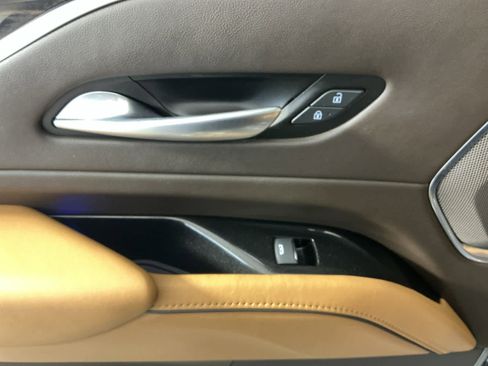 Used 2022 Cadillac Escalade Premium Luxury image 28