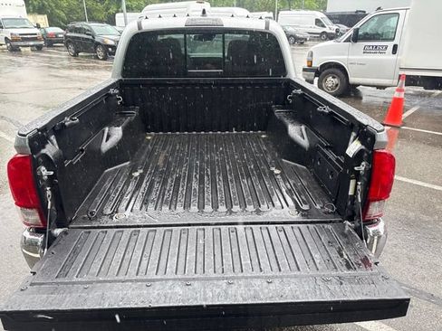 Used 2023 Toyota Tacoma SR5 AWD/4WD image 11