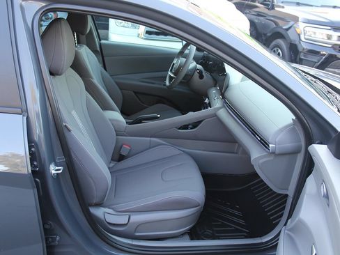 Used 2024 Hyundai Elantra SEL FWD image 20