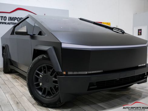 Used 2026 Tesla Cybertruck AWD Crew Cab image 26
