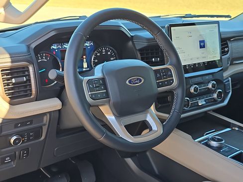 Used 2022 Ford Expedition Limited image 15