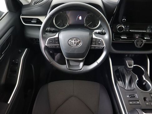 Used 2023 Toyota Highlander LE image 10