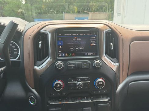 Used 2020 Chevrolet Silverado 1500 High Country w/ Technology Package AWD/4WD image 31