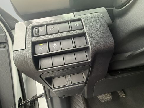 Used 2025 Toyota 4Runner SR5 AWD/4WD image 24