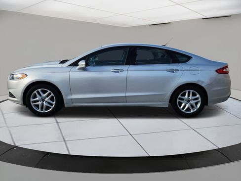 Used 2014 Ford Fusion SE image 2