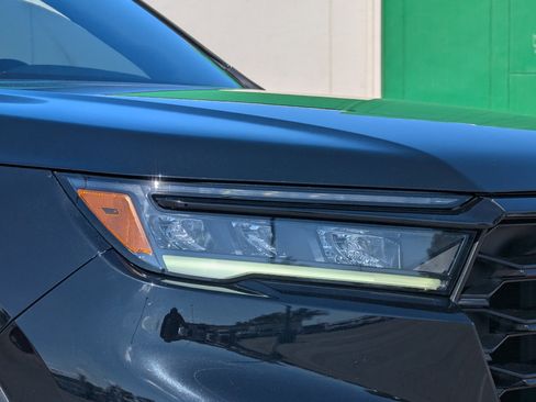 Used 2025 Honda Pilot TrailSport image 4