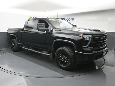 Used 2024 Chevrolet Silverado 3500 LT w/ Midnight Edition AWD/4WD image 2