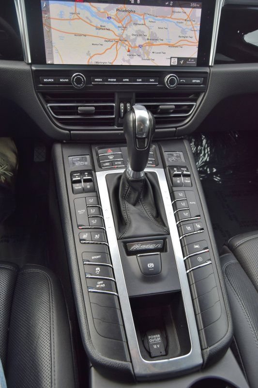 Used 2019 Porsche Macan AWD/4WD image 27
