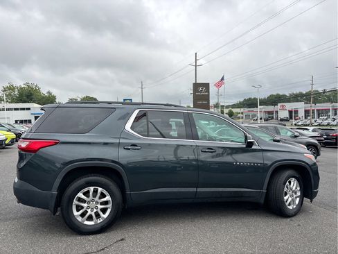 Used 2020 Chevrolet Traverse LT FWD image 3