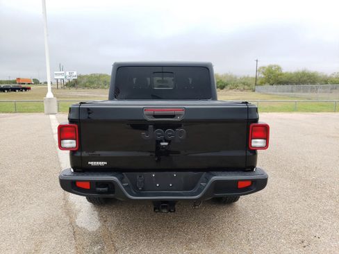 Used 2021 Jeep Gladiator Sport image 7