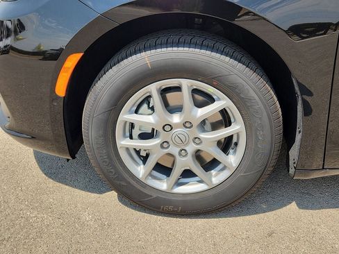 New 2026 Chrysler Pacifica Select FWD image 8