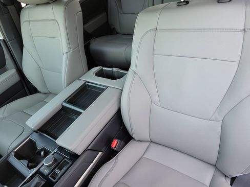 Certified 2026 Toyota Tundra Limited AWD/4WD image 11