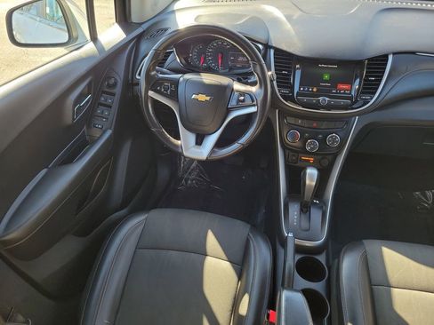 Used 2018 Chevrolet Trax LT w/ LT Convenience Package image 15