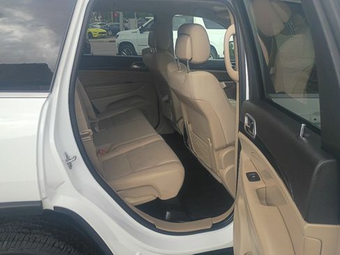 Used 2022 Jeep Grand Cherokee Laredo E w/ Security & Convenience Group AWD/4WD image 14