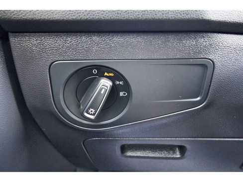 Used 2023 Volkswagen Tiguan SE image 19