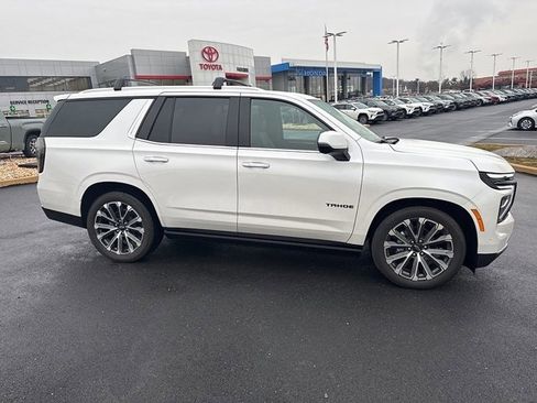 Used 2025 Chevrolet Tahoe High Country image 8