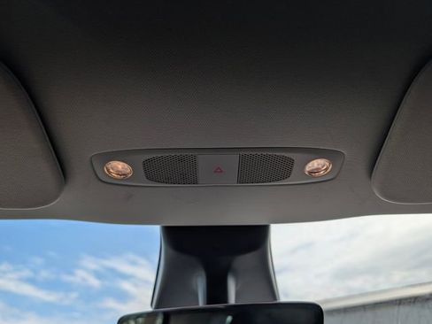Used 2022 Tesla Model Y Long Range AWD/4WD image 24