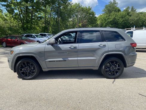 Used 2022 Jeep Grand Cherokee Laredo X AWD/4WD image 4