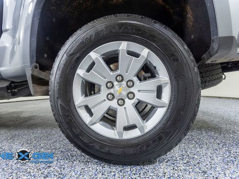Used 2022 Chevrolet Colorado LT AWD/4WD image 48