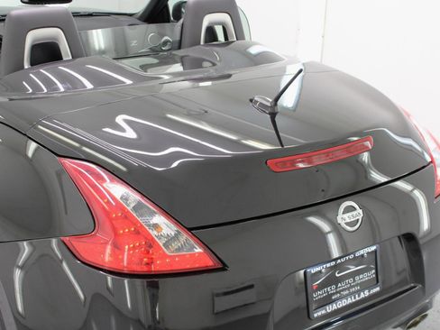 Used 2010 Nissan 370Z Touring w/ Sport Pkg RWD image 20