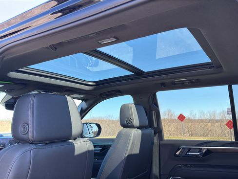 Used 2026 Chevrolet Tahoe High Country AWD/4WD image 41