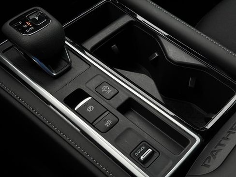 Certified 2026 Nissan Pathfinder SV FWD image 21