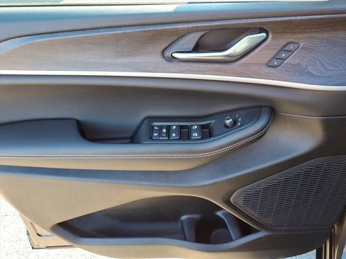 New 2025 Jeep Grand Cherokee Limited image 16