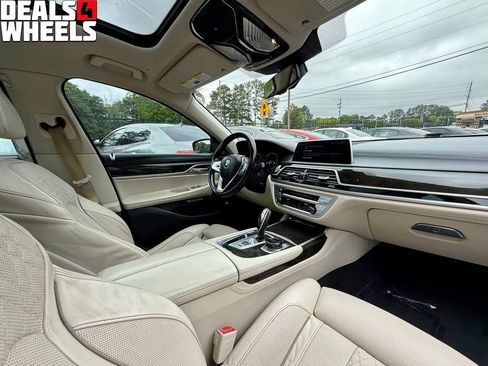 Used 2018 BMW 740i RWD image 35