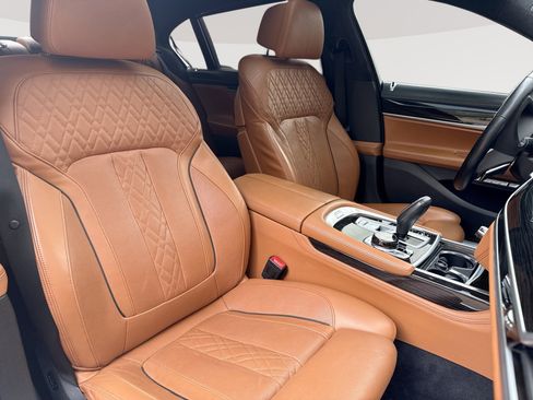 Used 2017 BMW 750i RWD image 28