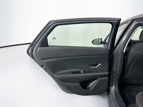 Used 2025 Hyundai Elantra SE FWD image 25