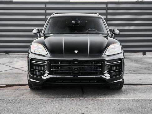 Used 2026 Porsche Cayenne Turbo AWD/4WD image 14