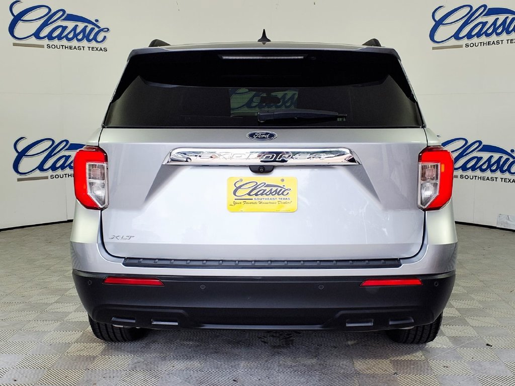 Used 2024 Ford Explorer XLT RWD image 4