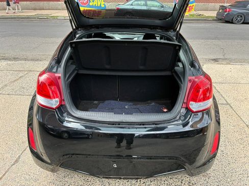 Used 2017 Hyundai Veloster Value Edition FWD image 7