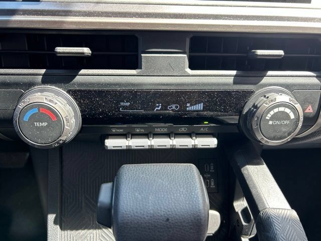 Used 2025 Toyota 4Runner SR5 AWD/4WD image 17