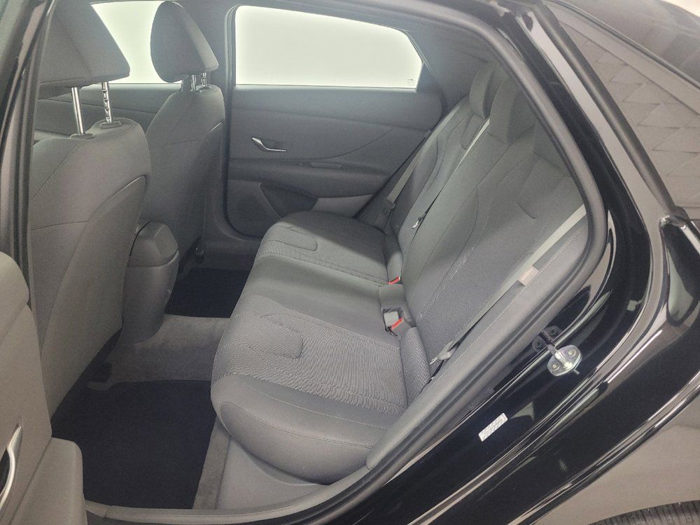 Used 2024 Hyundai Elantra SE FWD image 18