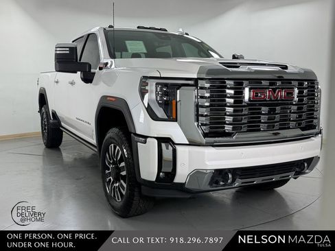 Used 2024 GMC Sierra 3500 Denali w/ Denali Reserve Package AWD/4WD image 4