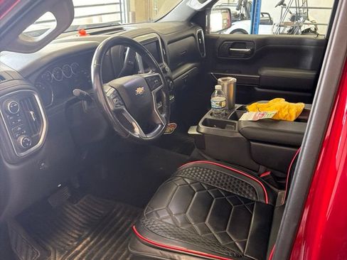 Used 2022 Chevrolet Silverado 1500 LT AWD/4WD image 2