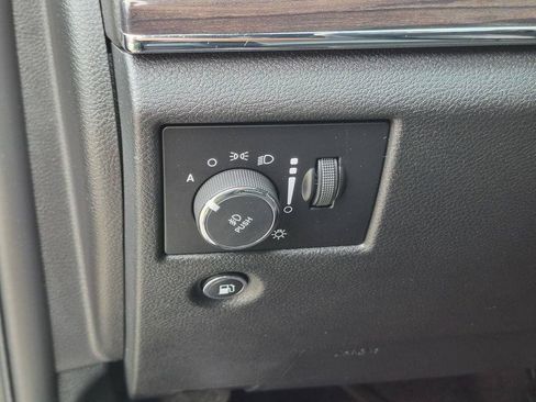 Used 2017 Jeep Grand Cherokee Overland AWD/4WD image 16