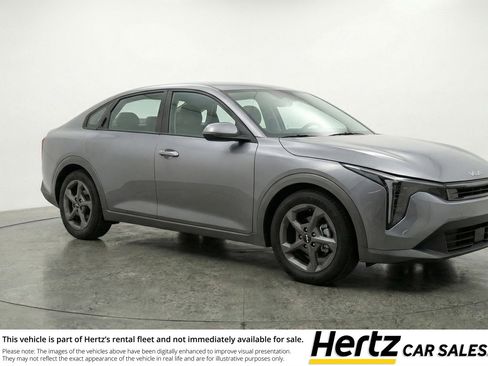 Used 2025 Kia K4 LXS image 1