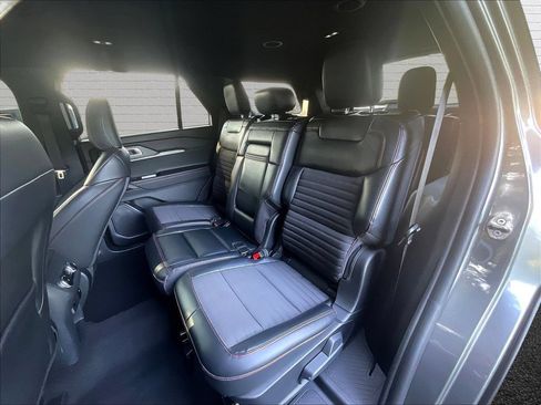 Used 2025 Ford Explorer ST-Line w/ ST-Line Street Pack AWD/4WD image 20