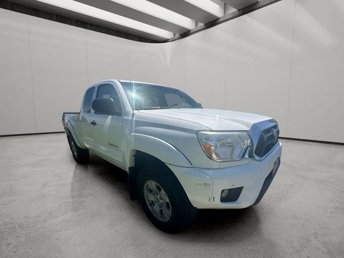 Used 2015 Toyota Tacoma 4x4 Access Cab V6 w/ TRD Off-Road Package image 3