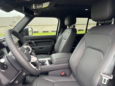 New 2025 Land Rover Defender 130 X-Dynamic SE image 11