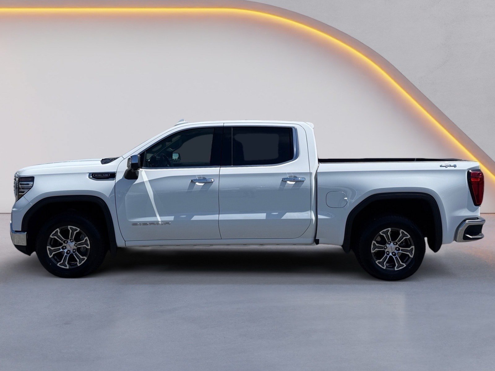 Used 2025 GMC Sierra 1500 SLT AWD/4WD image 6