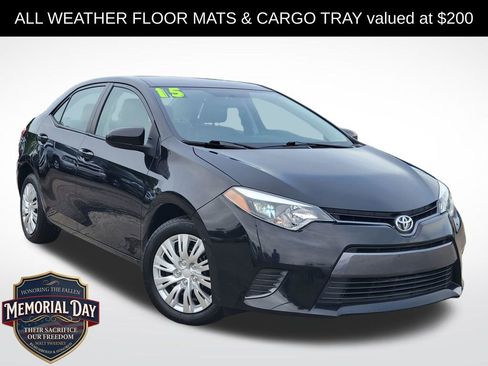 Used 2015 Toyota Corolla LE FWD image 1